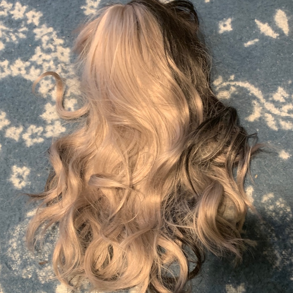 #102 Wig NWT - Picture 10 of 10